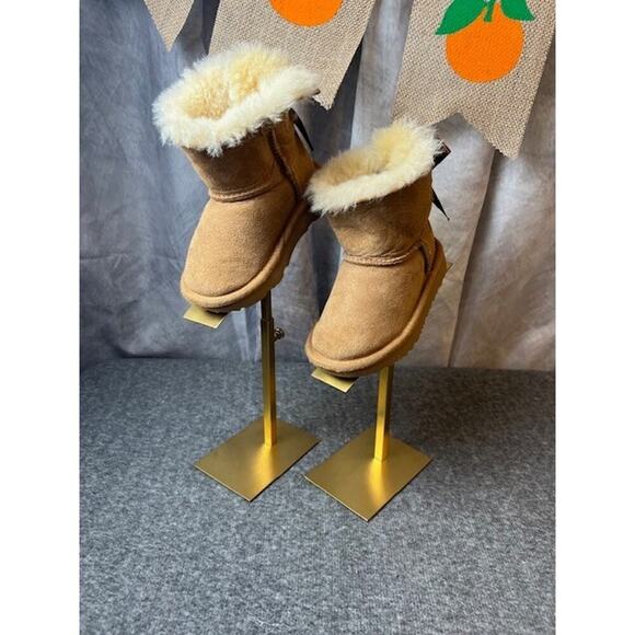 UGG Toddler Mini Bailey Suede Bow Chestnut Ankle Boots size 6 - Picture 1 of 7